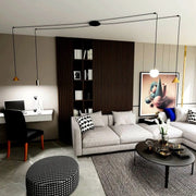 Plafond med gyllene upphängningar och svarta kablar - PlafondLjus